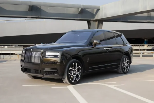 Rent Rolls Royce Cullinan 1